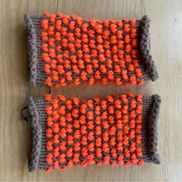 Cute wrist warmers with thumb loops - Picture 2 of 6